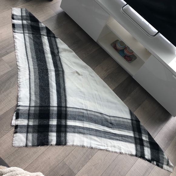 Zara Plaid Blanket Scarf - Picture 4 of 7